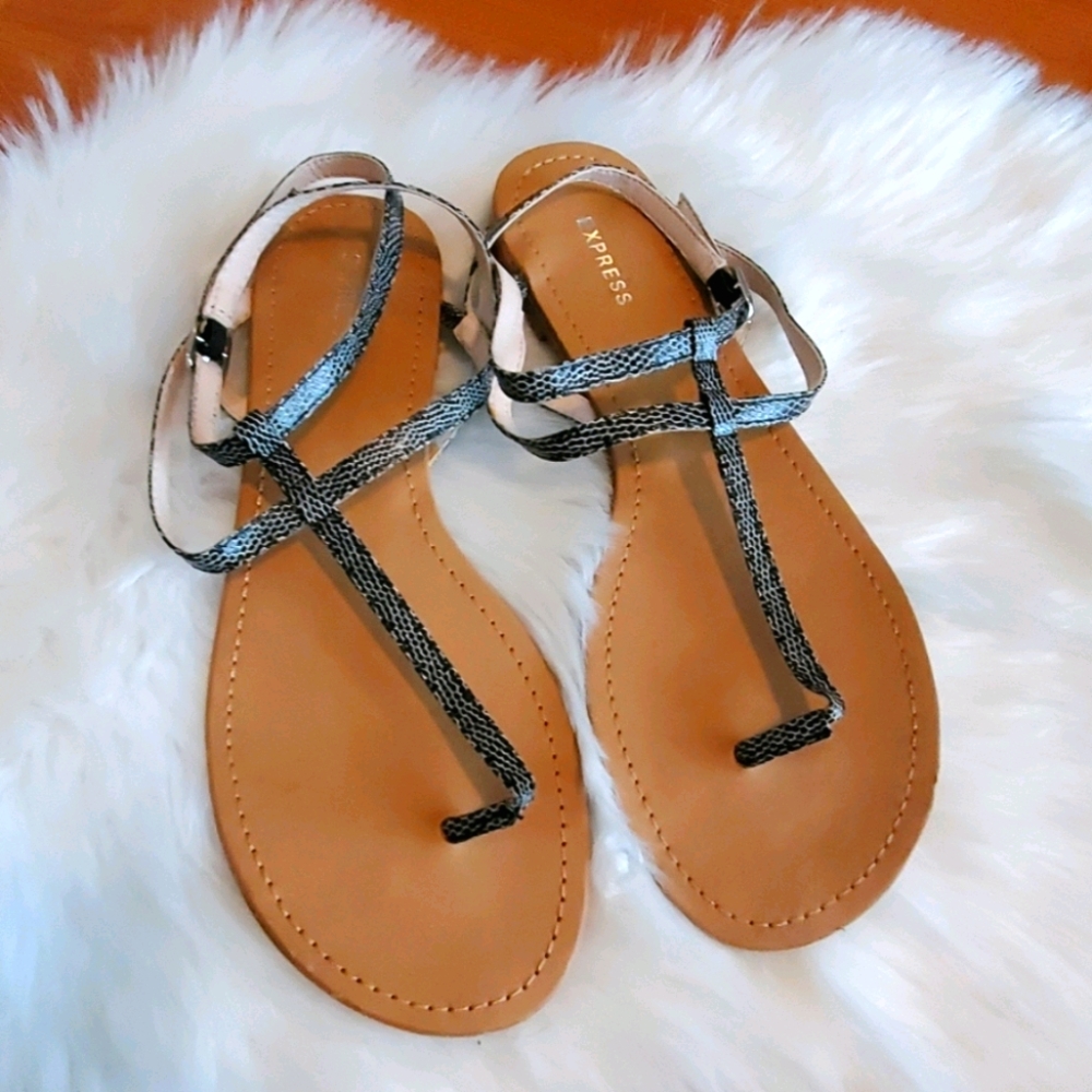 Express flat strappy thong sandals black print 8